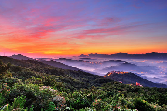 五指山火燒雲迷霧晨彩